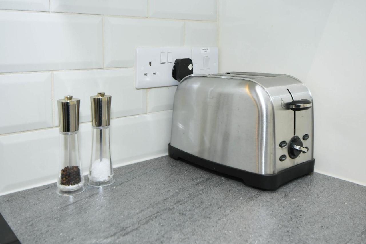 Find A Spacious And Stylish Escape In The Centre At Sturgess House, Perfect For Longer Stays! Apartment *