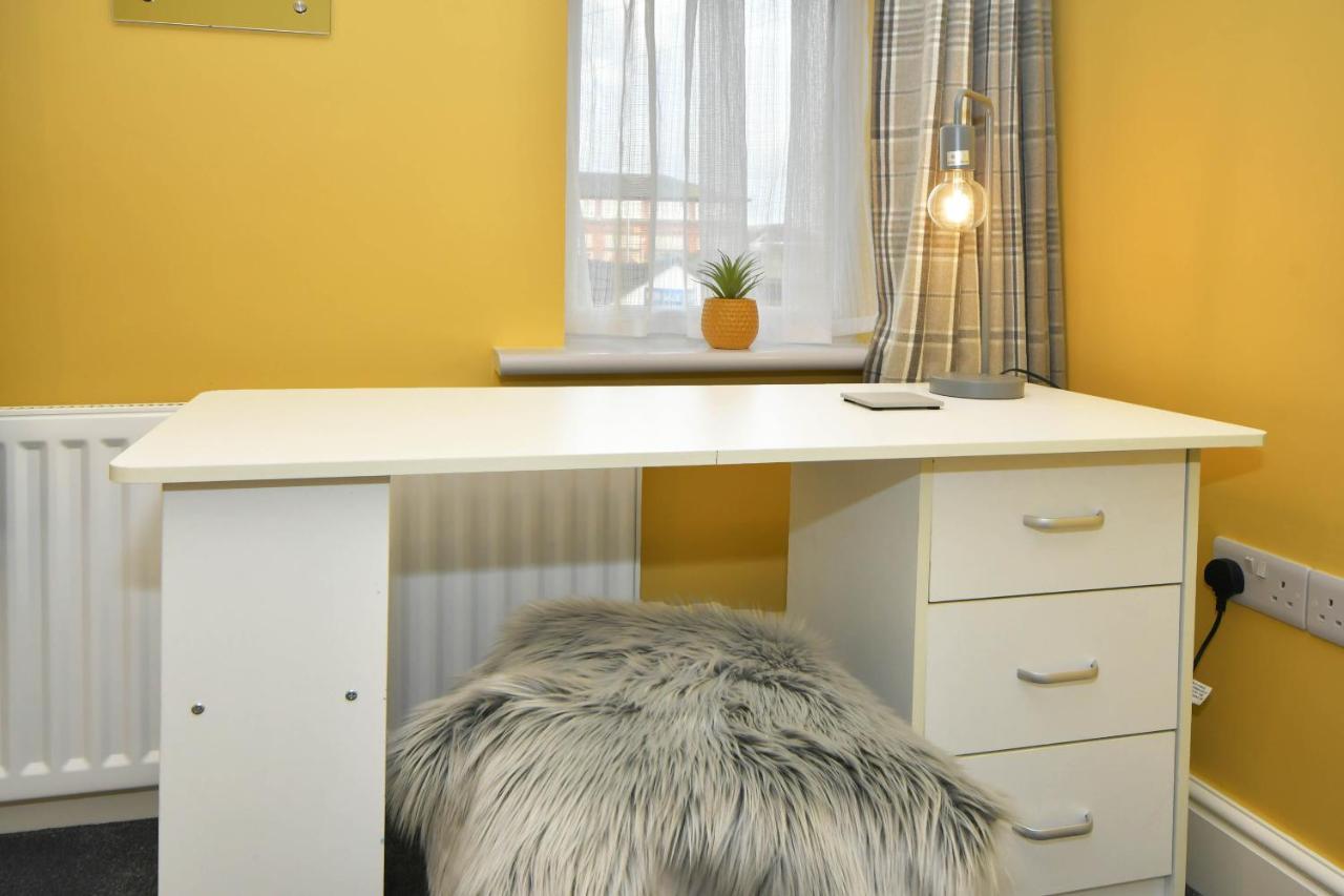 Find A Spacious And Stylish Escape In The Centre At Sturgess House, Perfect For Longer Stays! Apartment Stoke-on-Trent