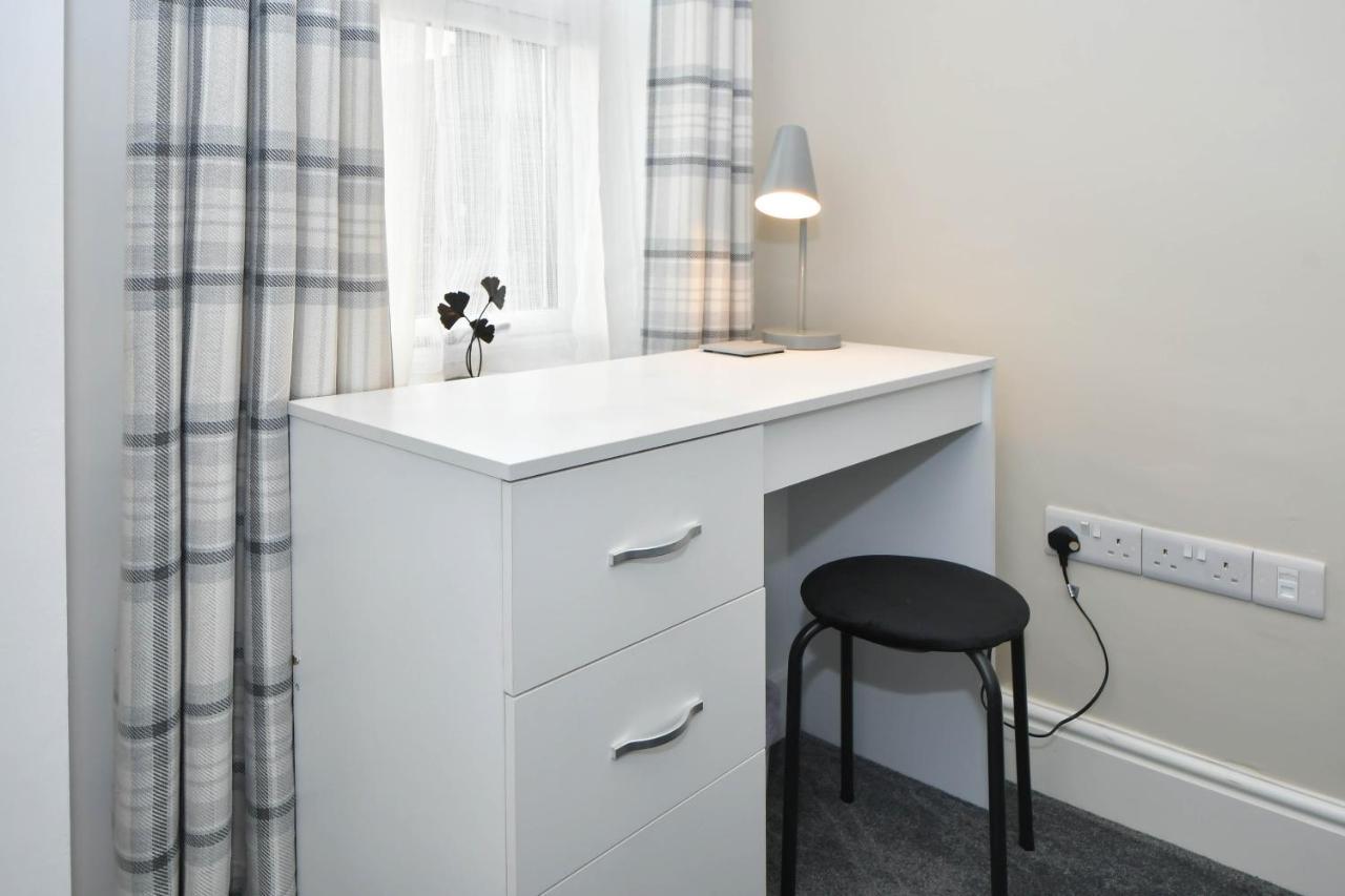 Apartment Find A Spacious And Stylish Escape In The Centre At Sturgess House, Perfect For Longer Stays! *